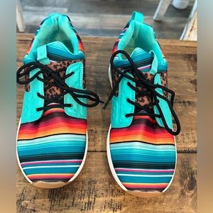 Women’s Crazy Train Tennis Shoes - Size 10